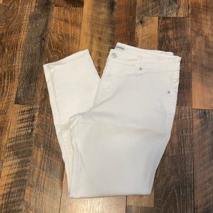 D. Jeans white capris
